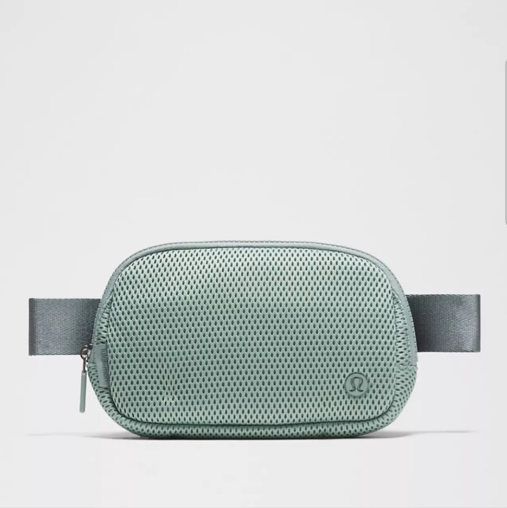 NWT Lululemon Everywhere Belt Bag 1L
Knit Mesh Crater Blue